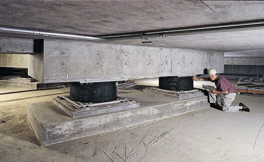Diseño de aislación sísmica de base en Linares: protección estructural ante terremotos